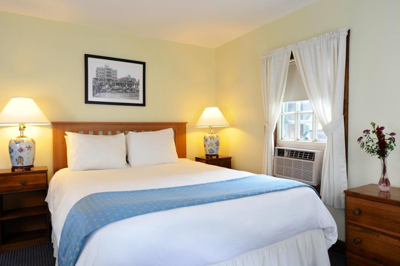 Pequot Hotel オーク・ブラフス エクステリア 写真