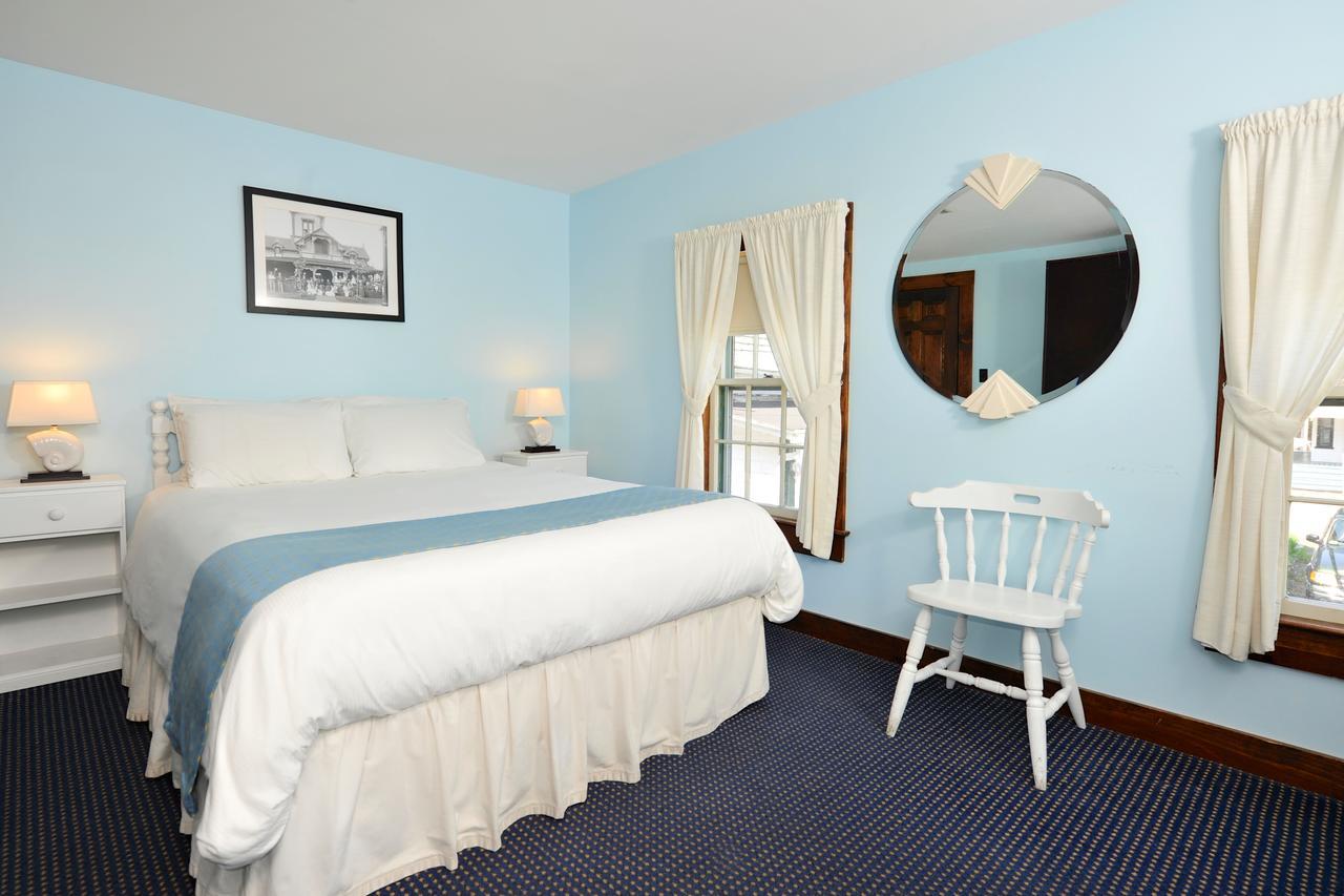 Pequot Hotel オーク・ブラフス エクステリア 写真