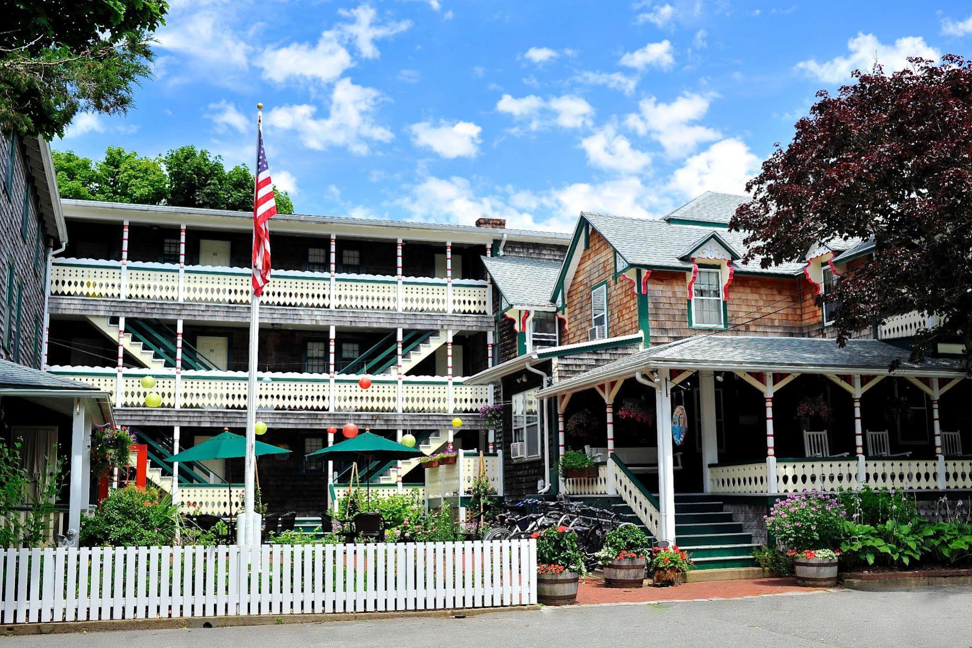 Pequot Hotel オーク・ブラフス エクステリア 写真